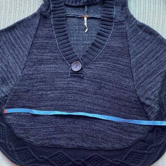 SOLD YEY !! FREE PEOPLE BLACK Poncho ! - Picture 10 of 11